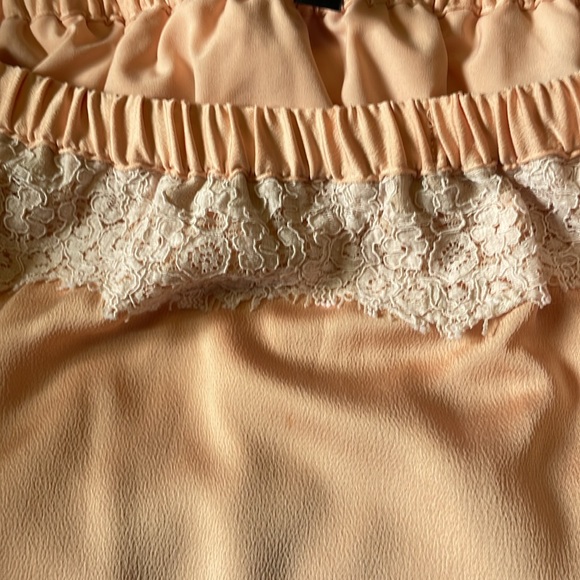3/$15 🏷️ Banana Republic peach silky satin polyester lined lace-top mini skirt - Picture 10 of 11
